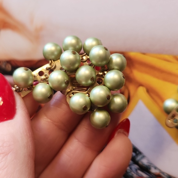 1960s green bauble clip ons - Picture 6 of 8